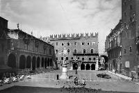 Verona Piazza dei Signori 1960